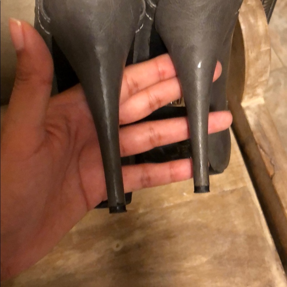 Shoes ๐๐ - Picture 3 of 3